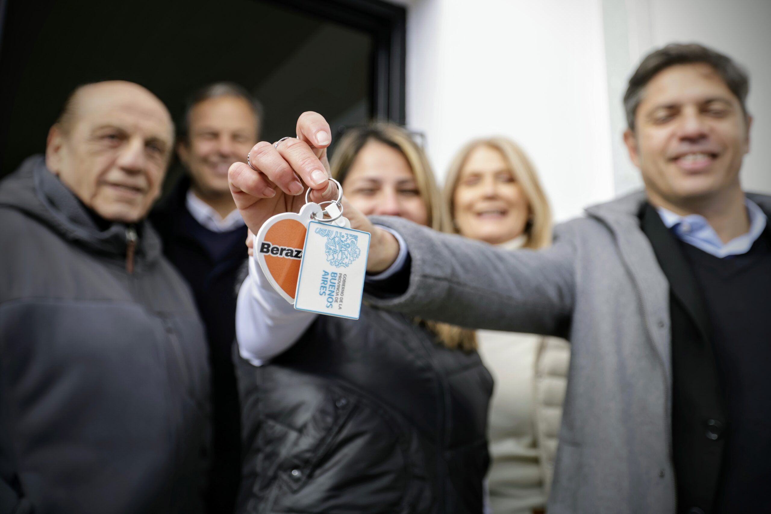 Kicillof y Magario entregaron 110 viviendas a familias de Berazategui