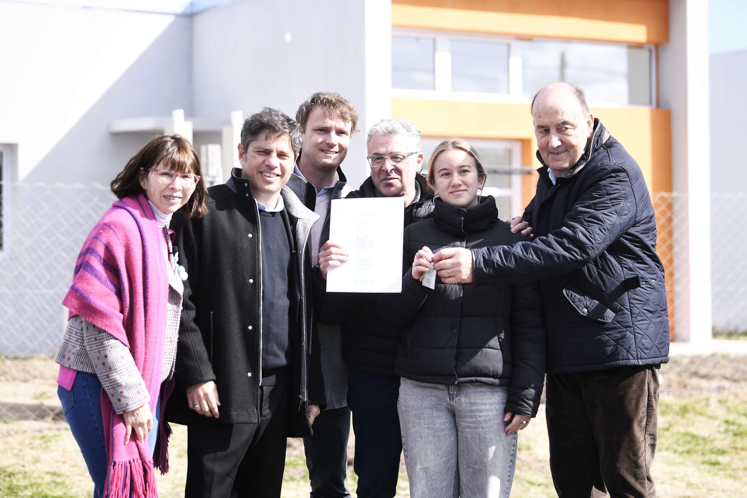 Kicillof entregó viviendas y escrituras gratuitas a familias de Olavarría