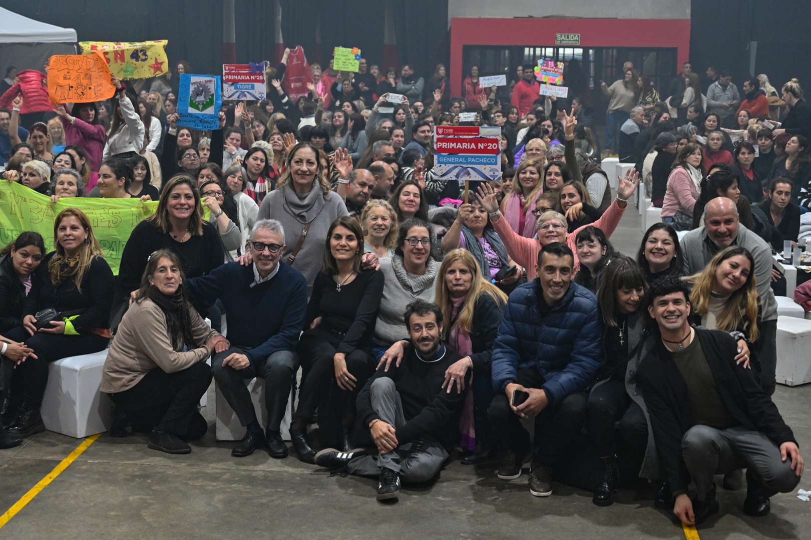 El intendente Julio Zamora reconoció a auxiliares de la educación por su compromiso diario con las escuelas públicas