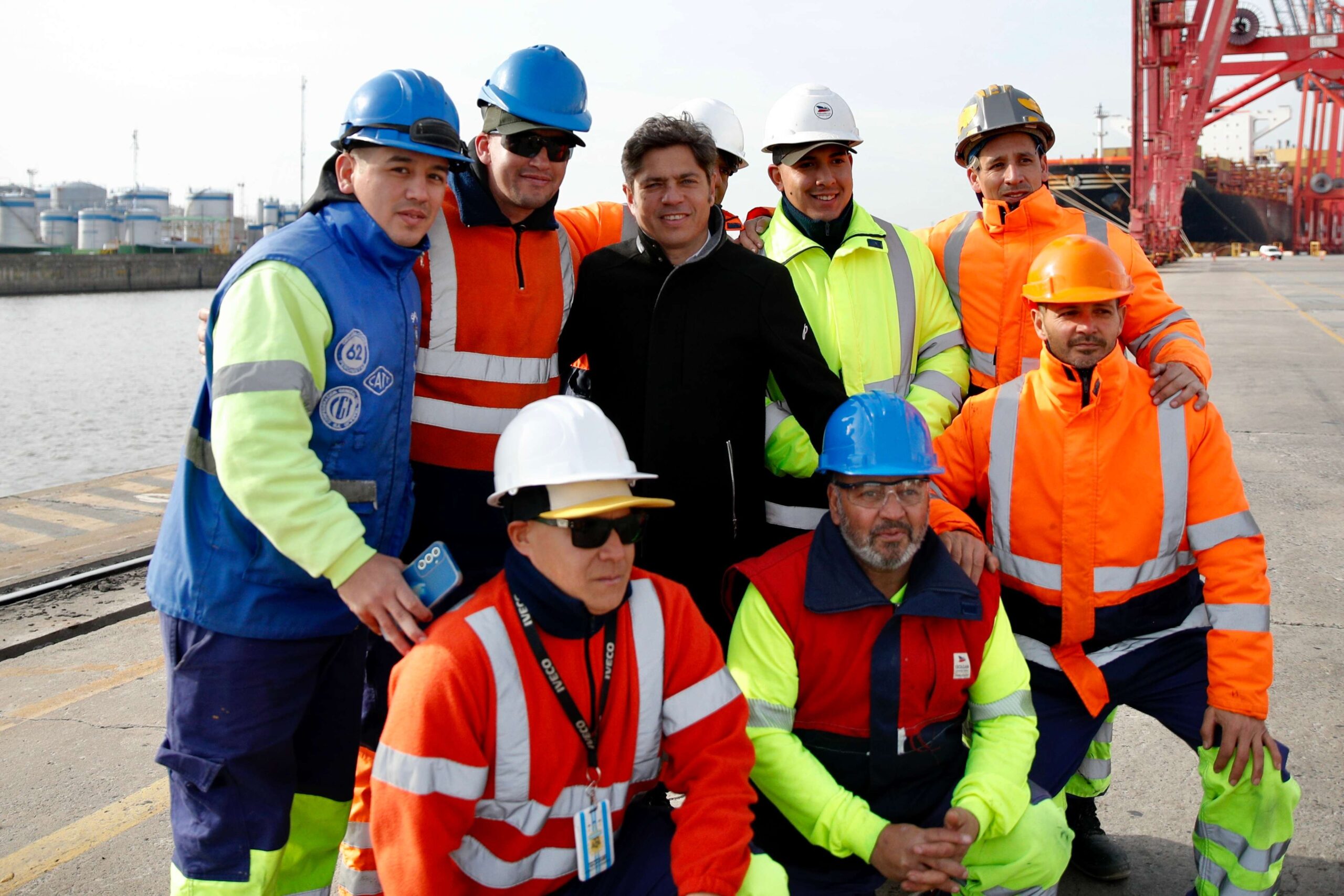 Kicillof y Ferraresi encabezaron el inicio de las obras de ampliación del muelle en el Puerto de Dock Sud