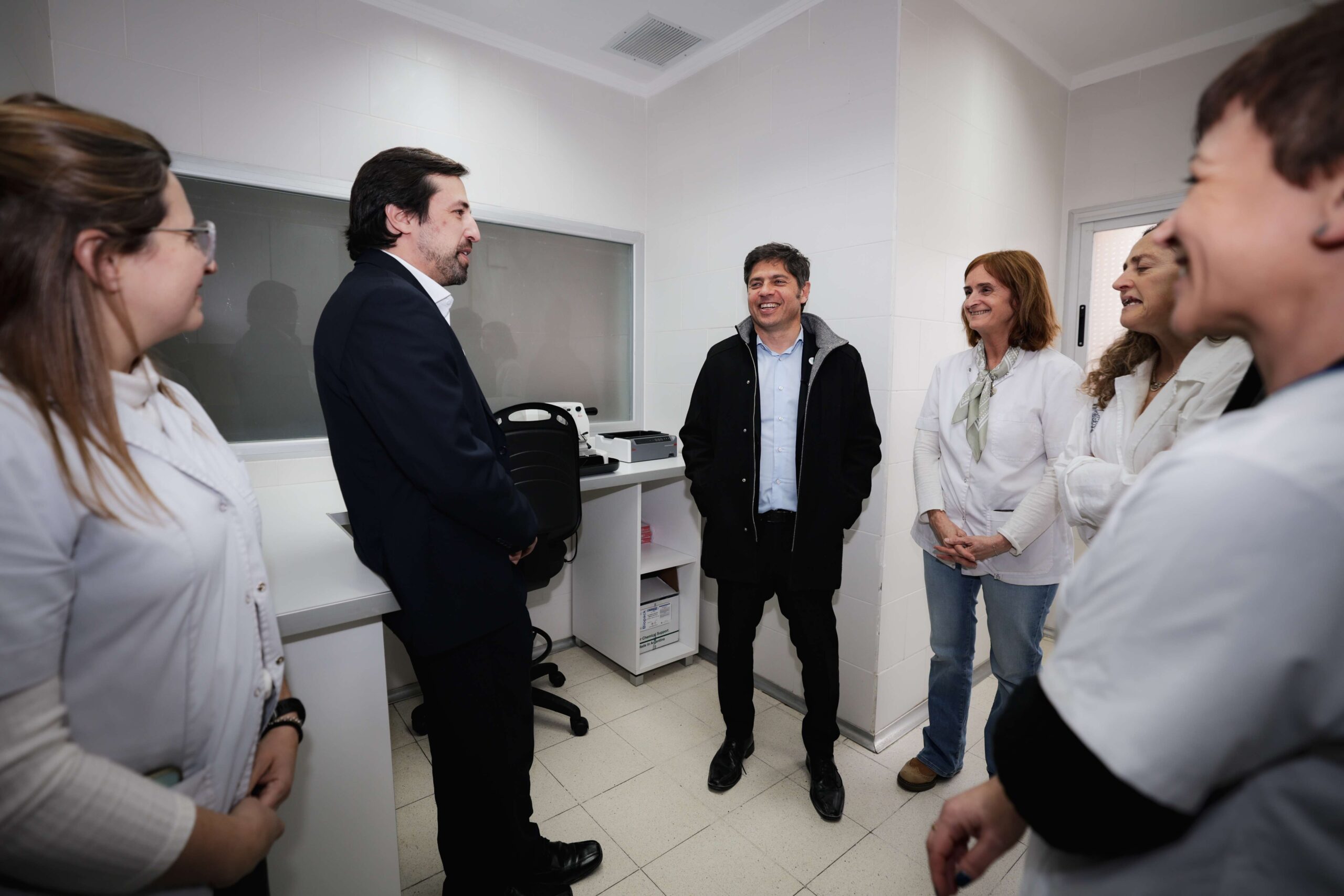 Kicillof inauguró un nuevo laboratorio en el Hospital Materno Infantil “Argentina Diego” de Azul