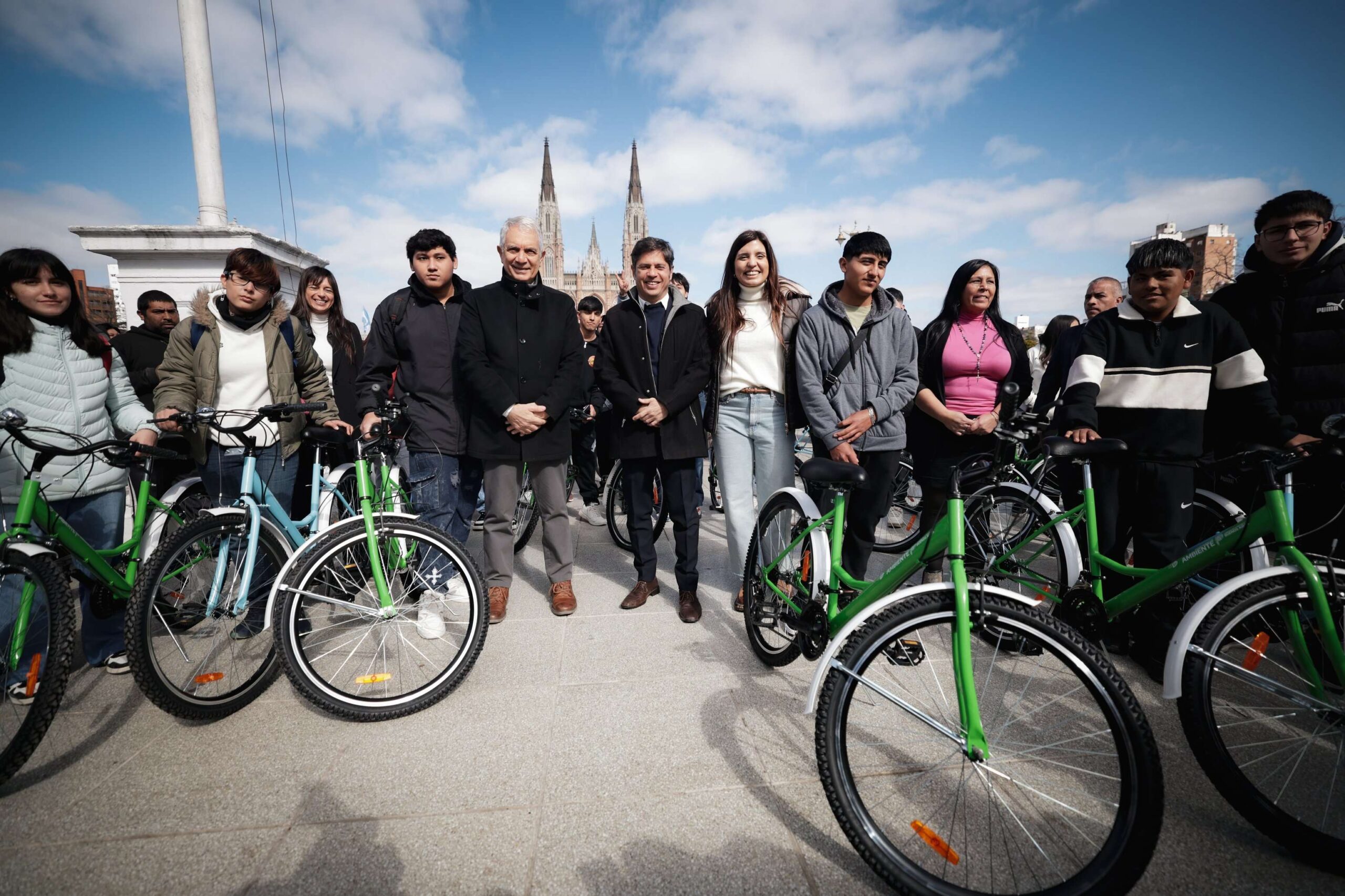 Kicillof y Alak inauguraron la obra de ensanche y repavimentación de la Diagonal 74