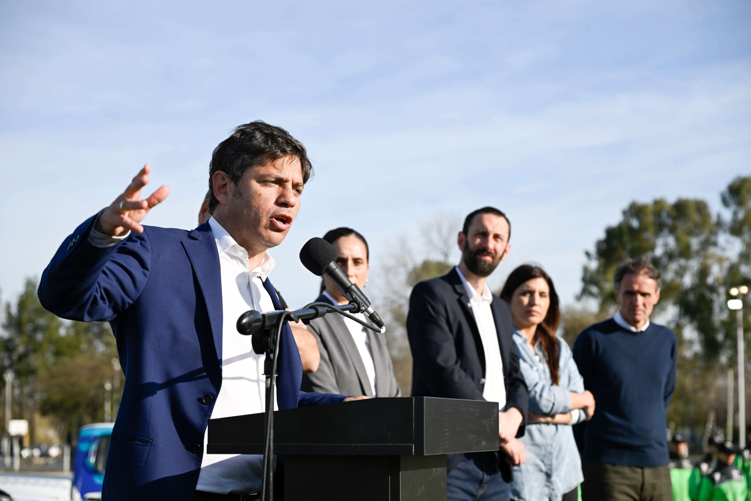Kicillof: “Donde había un depósito de chatarra, ahora hay una base policial con nuevos vehículos que traen más seguridad a los barrios”