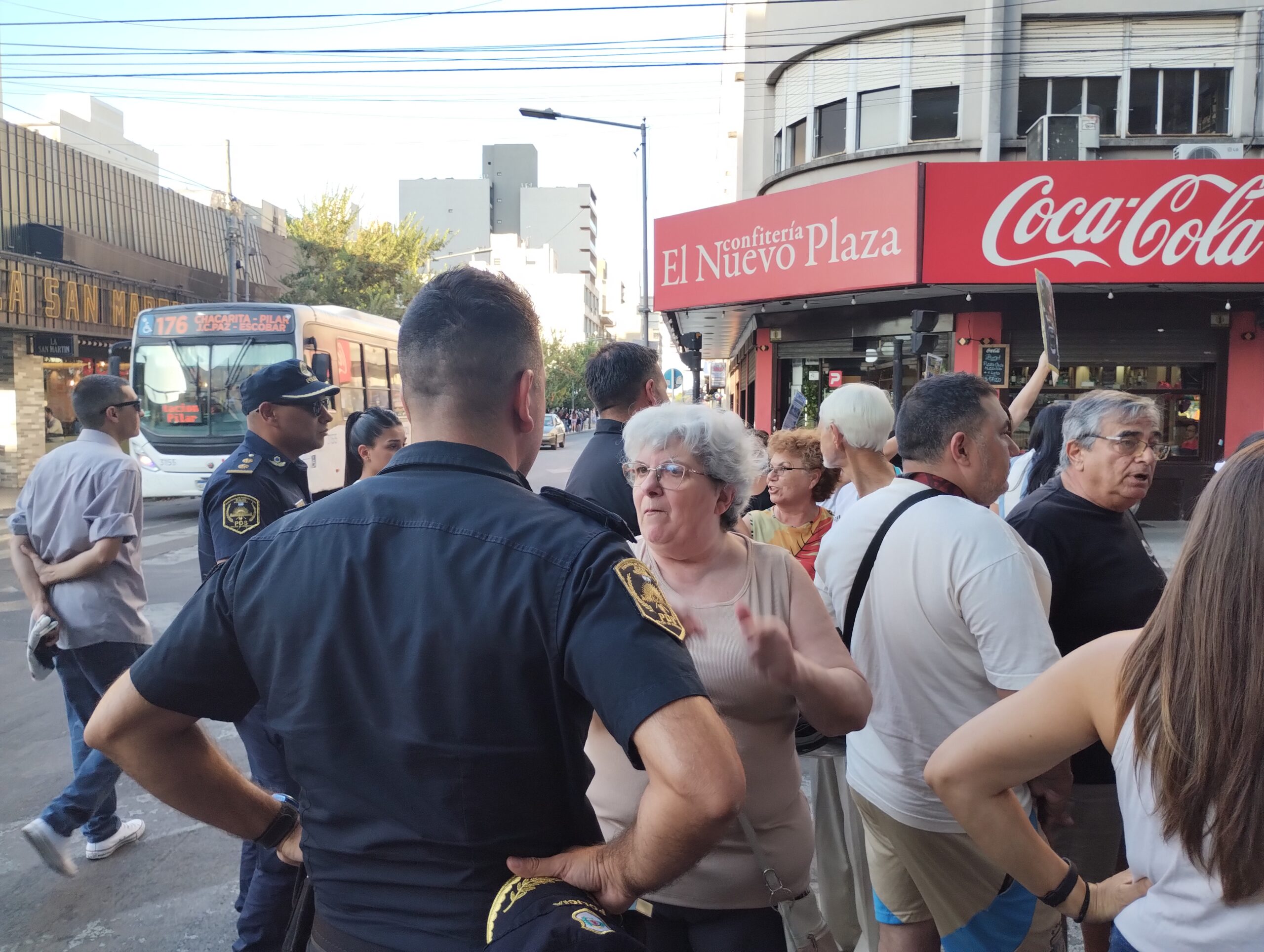 Vecinos denuncian inundaciones recurrentes y falta de mantenimiento urbano tras las últimas lluvias