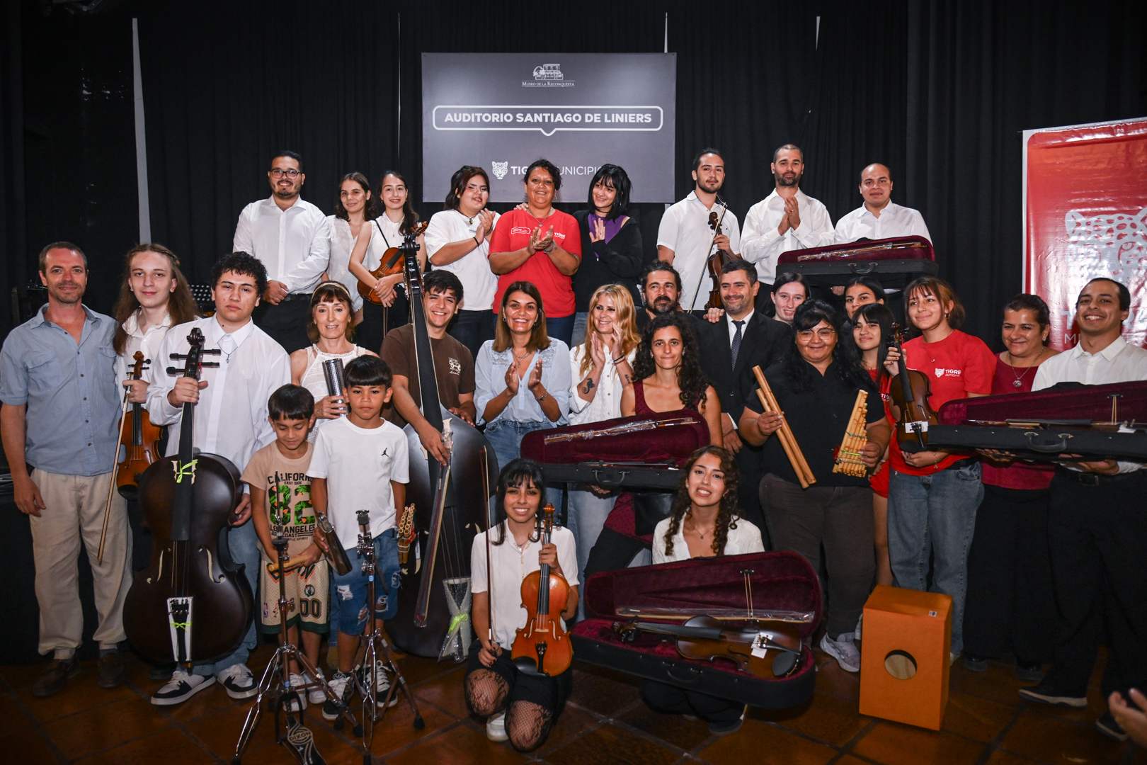 Con motivo de promover la cultura, el Municipio de Tigre formalizó la entrega de instrumentos musicales a sus Orquestas Infanto Juveniles